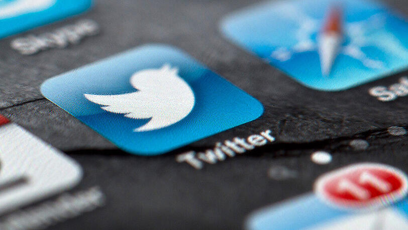 Die Nachricht ließ die Twitter-Aktie für kurze Zeit kräftig in die Höhe schießen. Erst ein Dementi von Bloomberg beendete den Kursanstieg. Die Nachricht ließ die Twitter-Aktie für kurze Zeit kräftig in die Höhe schießen. Erst ein Dementi von Bloomberg beendete den Kursanstieg.