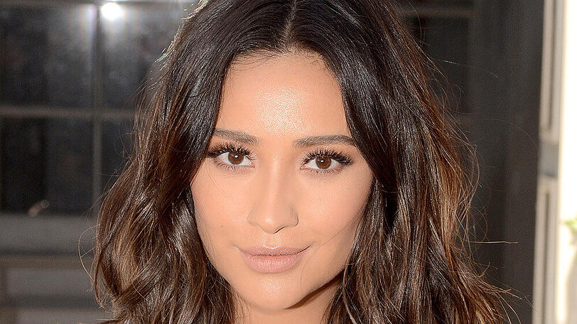 Shay Mitchell während einer Veranstaltung in Burbank