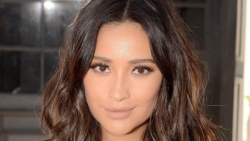 Shay Mitchell während einer Veranstaltung in Burbank Shay Mitchell während einer Veranstaltung in Burbank