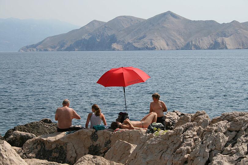Badebucht bei Baska auf der kroatischen Insel Krk.