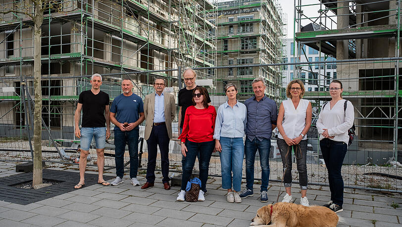 Eine Gruppe von Käufern hat sich zusammengetan, um gegen M-Concept vorzugehen. Seit eineinhalb Jahren warten sie auf ihre Wohnungen, müssen Kredite abstottern und sich mit Anwälten herumschlagen.