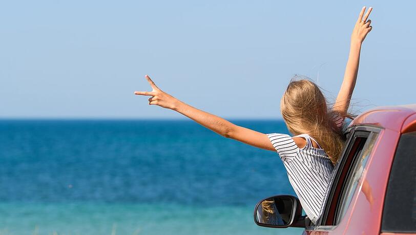 Mit bewusster Fahrweise, guter Planung und weniger Gep&auml;ck l&auml;sst sich auch ein Roadtrip nachhaltiger gestalten - ohne auf Komfort oder Flexibilit&auml;t zu verzichten.