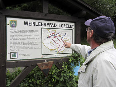 Mittelrheintal: Auf dem Weinlehrpfad Loreley mit dem Winzer Erhard Sopp.