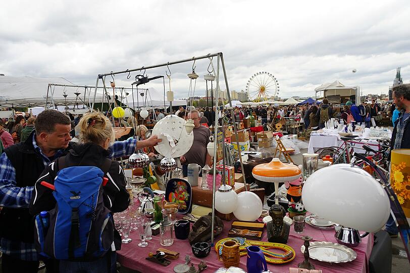 Krimskrams und Raritäten auf Bayerns größtem Flohmarkt: Die Bilder von der Theresienwiese zum Durchklicken.