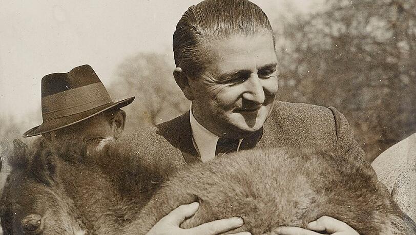 Er hat den „Geo-Zoo“ erfunden und Hellabrunn nach dem Zweiten Weltkrieg wieder aufgebaut: Heinz Heck (†1982) Er hat den „Geo-Zoo“ erfunden und Hellabrunn nach dem Zweiten Weltkrieg wieder aufgebaut: Heinz Heck (†1982)