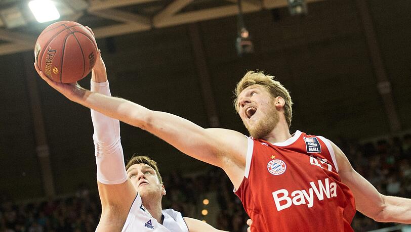 Jan Jagla (rechts) hängte sich in Frankfurt noch am meisten rein bei den Bayern-Basketballern. Jan Jagla (rechts) hängte sich in Frankfurt noch am meisten rein bei den Bayern-Basketballern.