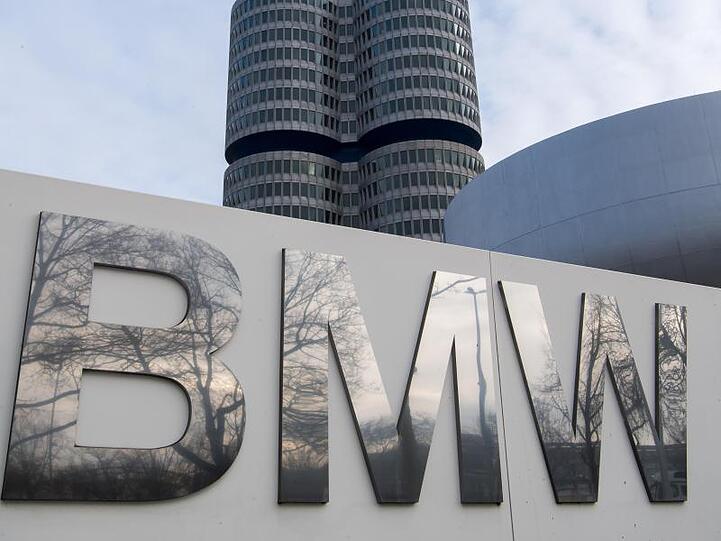 Die BMW-Zentrale in München. Foto: Peter Kneffel/Archivbild