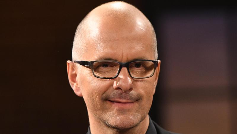 Der Schauspieler Christoph Maria Herbst hält nichts vom Schuleschwänzen.