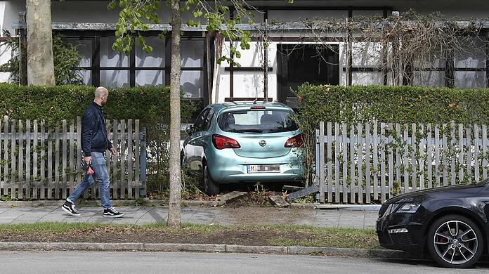 Die Fahrt endete in einem Vorgarten.