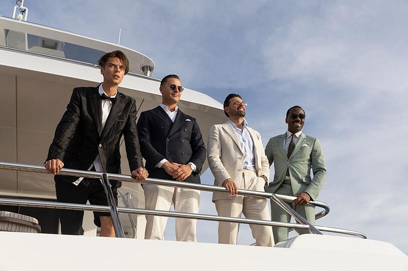 Noch können (von links) Tim Rasch, David Ohligschläger, Tarik Oguz und Néhémie Wagne den Ausblick auf der "Resonance" genießen. Die Yacht kostet mehr als 20 Millionen Euro. Noch können (von links) Tim Rasch, David Ohligschläger, Tarik Oguz und Néhémie Wagne den Ausblick auf der "Resonance" genießen. Die Yacht kostet mehr als 20 Millionen Euro.