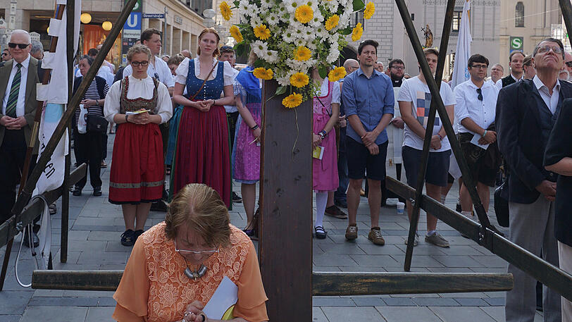 Moment der Einkehr: Auf dem Marienplatz fand der Fronleinnam-Gottesdienst statt.