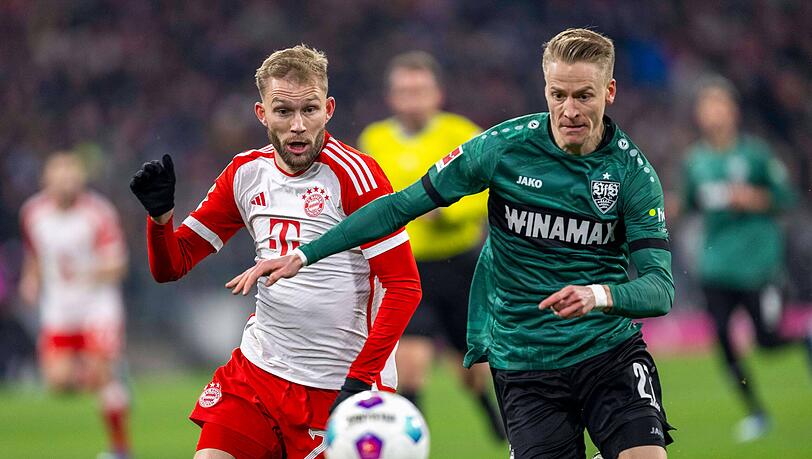 Chris Führich (re., im Duell mit Konrad Laimer) hat sich mit starken Leistungen beim VfB Stuttgart ins Visier des FC Bayern gespielt.