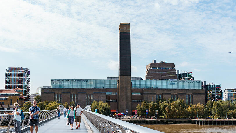 Die Tate Modern Gallery am Ende der Millenium Bridge. Die Tate Modern Gallery am Ende der Millenium Bridge.