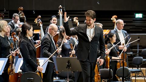 Lahav Shani und die Münchner Philharmoniker.