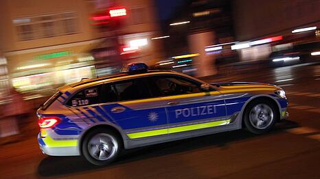 In Sendling hat ein Polizeiauto den Pkw einer 53-J&auml;hrigen erfasst (Symbolbild).