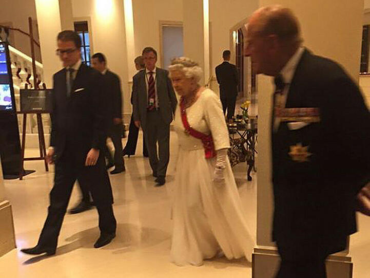 Die Queen nahm am ersten Abend ihres Staatsbesuchs an einem festlichen Bankett teil