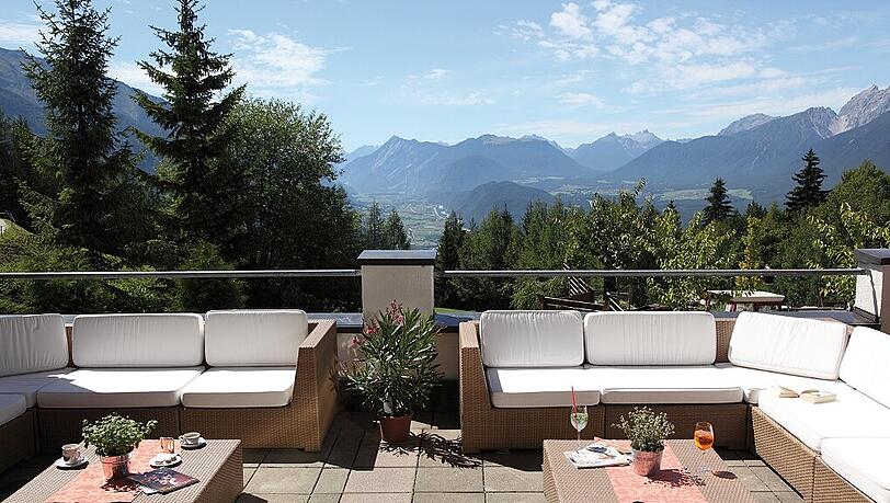 Vom Inntaler Hof bietet sich ein traumhafter Blick in die Tiroler Bergwelt. Vom Inntaler Hof bietet sich ein traumhafter Blick in die Tiroler Bergwelt.