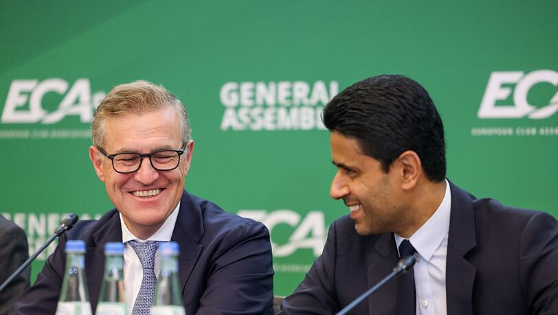 Bayern Münchens Vorstandschef Jan-Christian Dreesen (l) und ECA-Chef Nasser Al-Khelaifi.