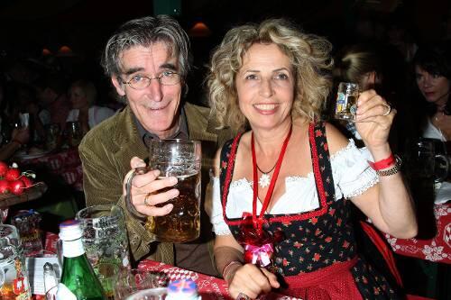 Genießen das Leben zu zweit: Michaela May und ihr Mann, Bernd Schadewald, vor wenigen Tagen auf dem Oktoberfest.