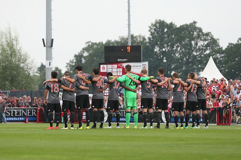 Ein entspannter Carlo Ancelotti, ein freundlicher Empfang für Rummenigge in der Heimat und ein Verletzungsschock für Arjen Robben &ndash; die Bilder vom Testspiel gegen den SV Lippstadt.