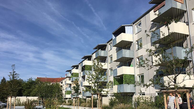 Das Wohnhaus neben dem Bolzplatz an der Schmalkaldener Straße.