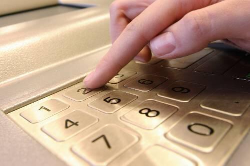 Da half auch die Geheimzahl nichts: Die Bankomaten verweigerten am Samstag den Dienst