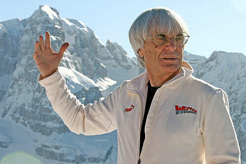 Formel-1-Boss Bernie Ecclestone sorgt mit bizarren Ansichten über Hitler für Aufsehen.
