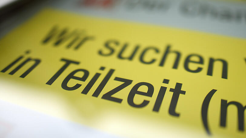 Suche nach Teilzeitkräften: Eine Stellenanzeige in einem Schaufenster.