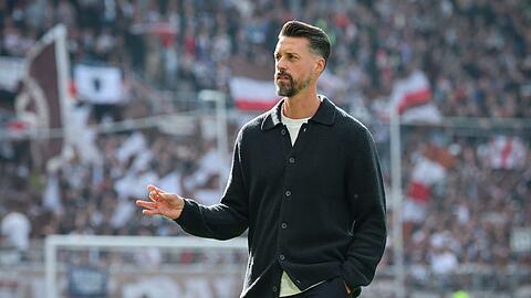 Augsburgs Trainer Sandro Wagner.