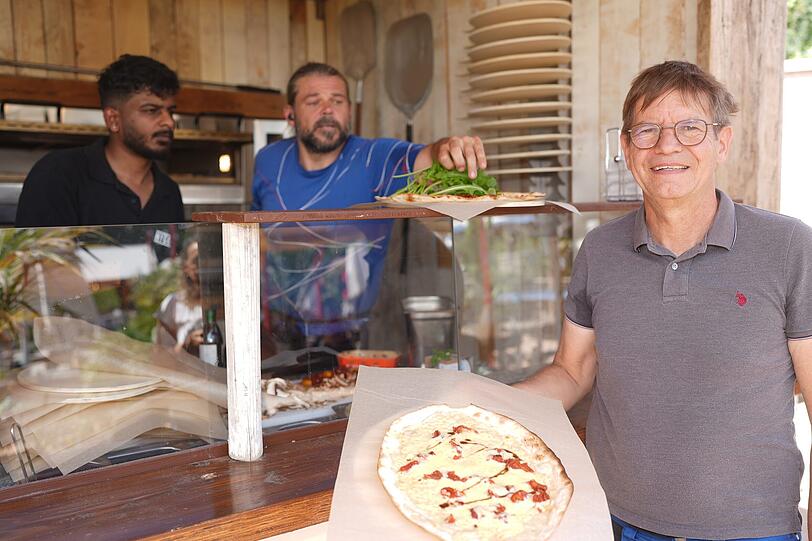 Axel Berner aus Köln verkauft Flammkuchen auf dem Tollwood-Sommerfestival. Axel Berner aus Köln verkauft Flammkuchen auf dem Tollwood-Sommerfestival.