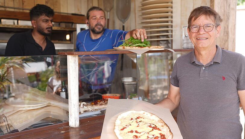 Axel Berner aus Köln verkauft Flammkuchen auf dem Tollwood-Sommerfestival. Axel Berner aus Köln verkauft Flammkuchen auf dem Tollwood-Sommerfestival.