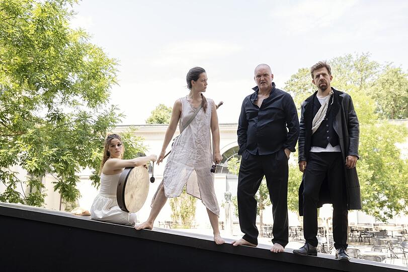 "Dionysos" auf der neuen, experimentellen Bühne "Dionysos" auf der neuen, experimentellen Bühne
