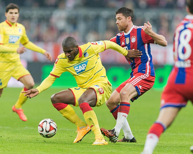 Xabi Alonso - Note 3 - Bayerns Ballmagnet gab sozusagen den Libero vor der Dreierkette. Tat das, was er immer tut: Bälle fordern und verteilen. Überzeugte wie gewohnt mit seiner Zweikampfstärke und Übersicht. Leistete sich aber auch einige ungenaue Zuspiele.