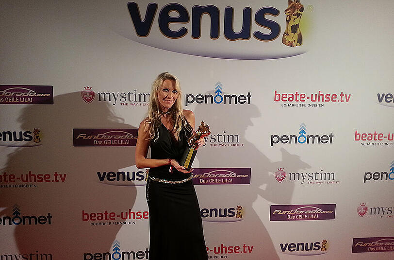 Kirchliche Erzieherin und Porno-Darstellerin - laut Julia Pink (hier bei der Venus-Verleihung 2014) zwei vereinbare Jobs.