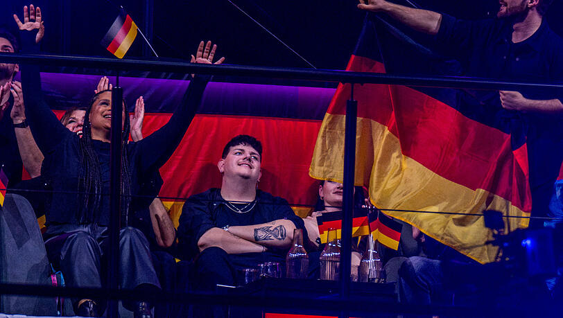 Isaak aus Deutschland beobachtet im Finale des Eurovision Song Contest (ESC) 2024 die Punktevergabe. Isaak aus Deutschland beobachtet im Finale des Eurovision Song Contest (ESC) 2024 die Punktevergabe.
