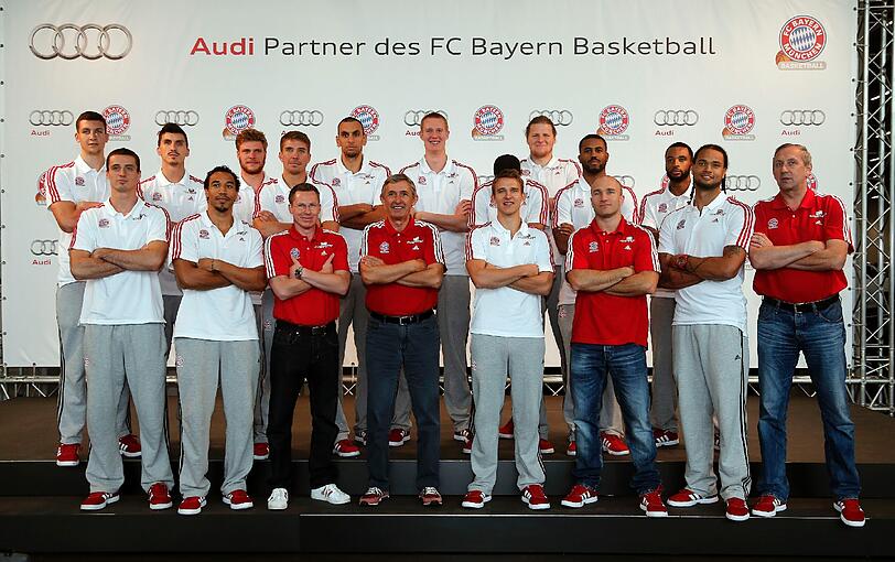 Am Montag erhielten die Spieler von Trainer Svetislav Pesic im Audi Gebrauchtwagen-Zentrum ihre neuen Dienstwagen.