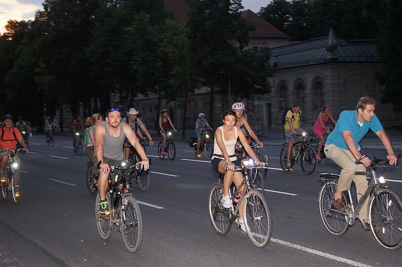 Tausende Münchner waren bei der sechsten Münchner Radlnacht dabei. Die Bilder.