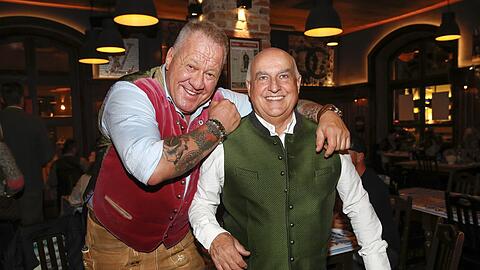 Szene-Gastronom Hugo Bachmaier und Axel Munz (Angermaier, r.).