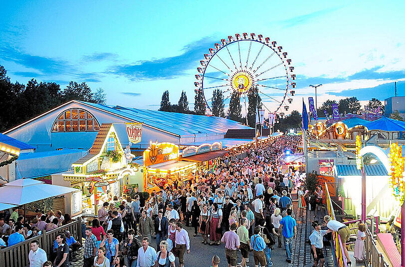 Blick auf das Gäubodenvolksfest in Straubing.