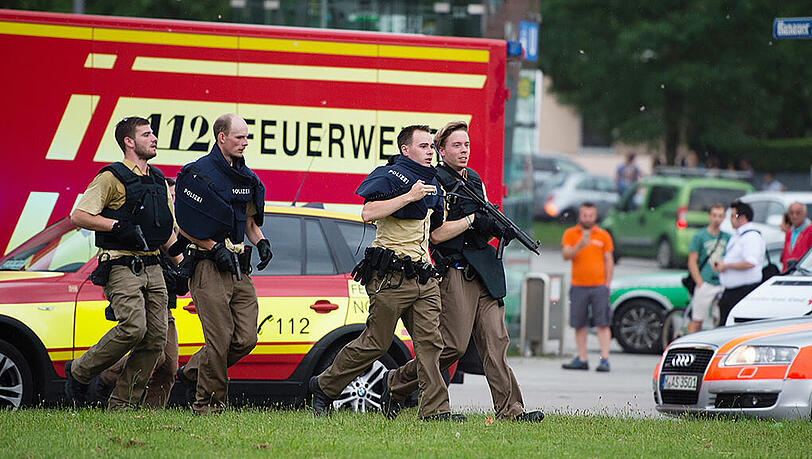 Nach dem Amok-Einsatz am OEZ (Archivfoto) rüstet die Münchner Polizei auf. Nach dem Amok-Einsatz am OEZ (Archivfoto) rüstet die Münchner Polizei auf.
