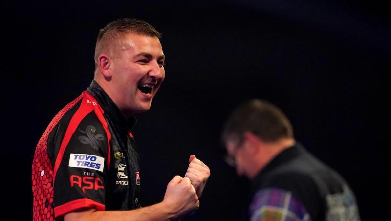 Nathan Aspinall beeindruckte bei der Darts-WM mit seinem Sieg gegen Gary Anderson. Nathan Aspinall beeindruckte bei der Darts-WM mit seinem Sieg gegen Gary Anderson.