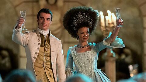 "Queen Charlotte: Eine Bridgerton-Geschichte": Corey Mylchreest als König George und India Amarteifio als Queen Charlotte.