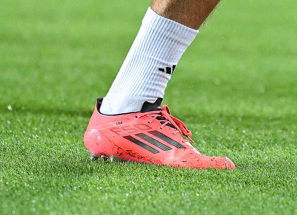 Auf seinem Schuh trug Thomas Müller beim Spiel gegen den FC Barcelona den Namen seiner Ehefrau.