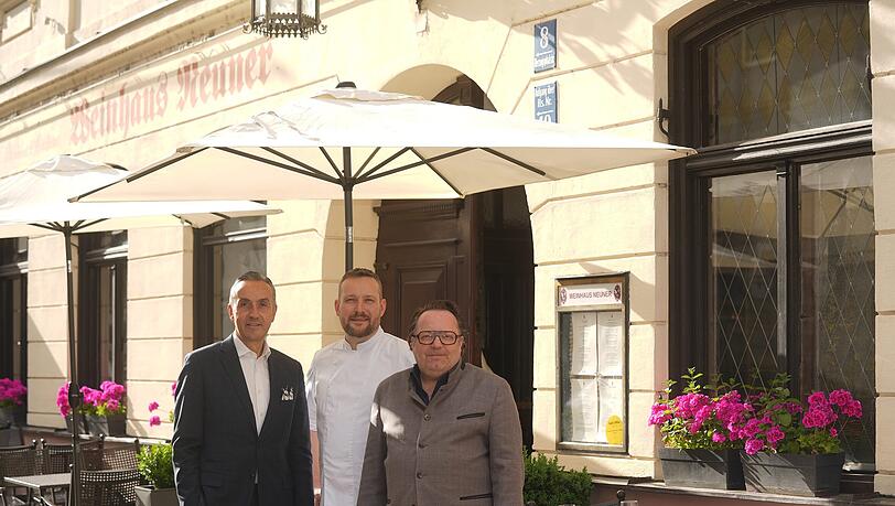 Gastgeber der Ess-Klasse im Juli im Weinhaus Neuner (v. l.): Chef Fabrice Kieffer, Chefkoch Benjamin Kunz und Gesch&auml;ftsf&uuml;hrer Fank Gl&uuml;er.