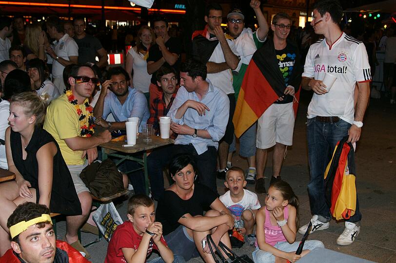 München im Halbfinal-Fieber. Die Bilder vom Public Viewing im Spiel Deutschland gegen Italien.