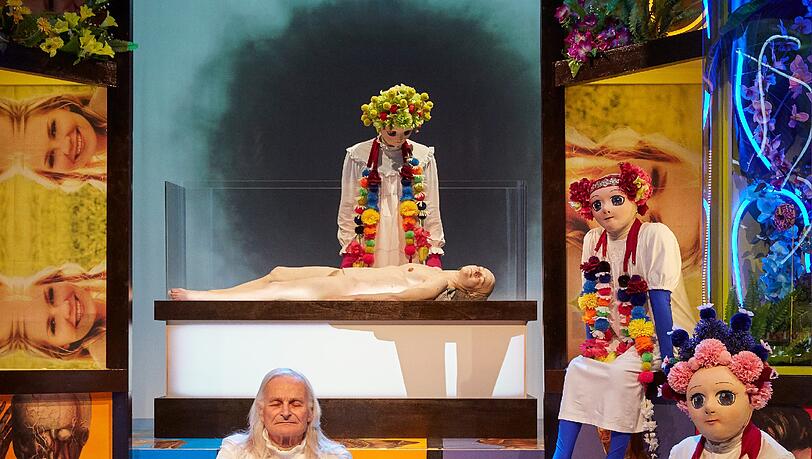 Ingmar Thilo, Christian Löber, Hassan Akkouch und Walter Hess in den "Selbstmord-Schwestern". Ingmar Thilo, Christian Löber, Hassan Akkouch und Walter Hess in den "Selbstmord-Schwestern".