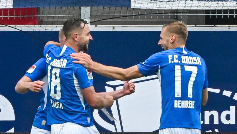 John Verhoek (l) und Hanno Behrens waren Rostocks Matchwinner beim Auswärtssieg in Regensburg.