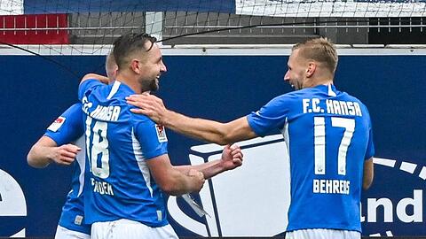 John Verhoek (l) und Hanno Behrens waren Rostocks Matchwinner beim Auswärtssieg in Regensburg.