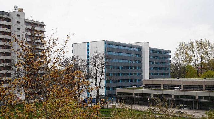 Das Blaue Haus im vorderen Teil der Studentenstadt kann nach dreijähriger Sanierungspause wieder bezogen werden.