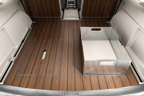Erinnert an den Bootsbau: Der Heckraum des Coastlien ist mit edlem Holz beplankt.
